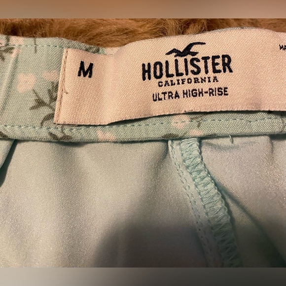 Hollister Floral Mini Skirt medium - Picture 7 of 7